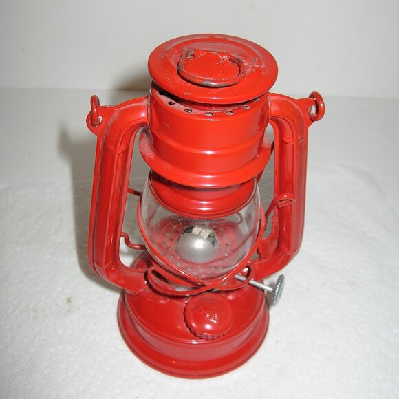 Vintage Wingedwheel No. 350 Red Kerosene Oil Lantern  7.5"T NEW F - Picture 5 of 7